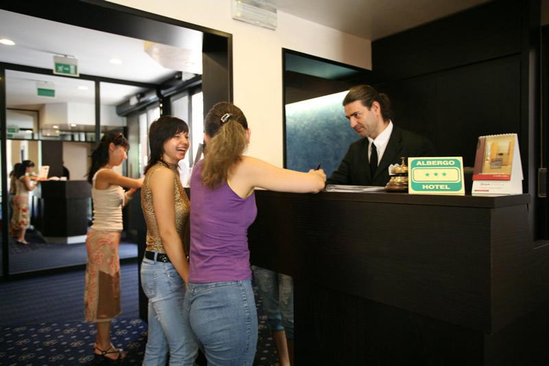 Hotel Fiera Congressi Милано Екстериор снимка