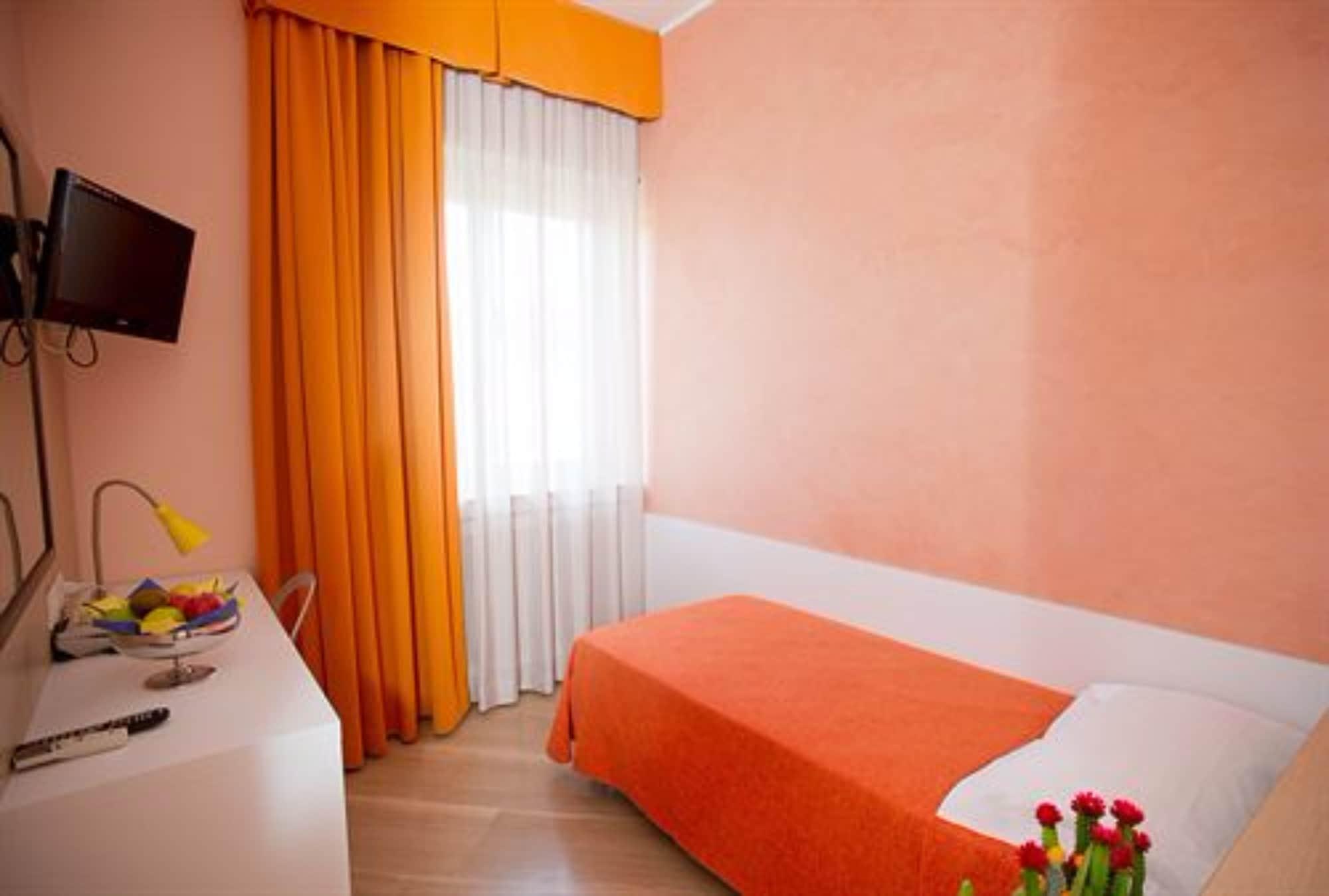 Hotel Fiera Congressi Милано Екстериор снимка