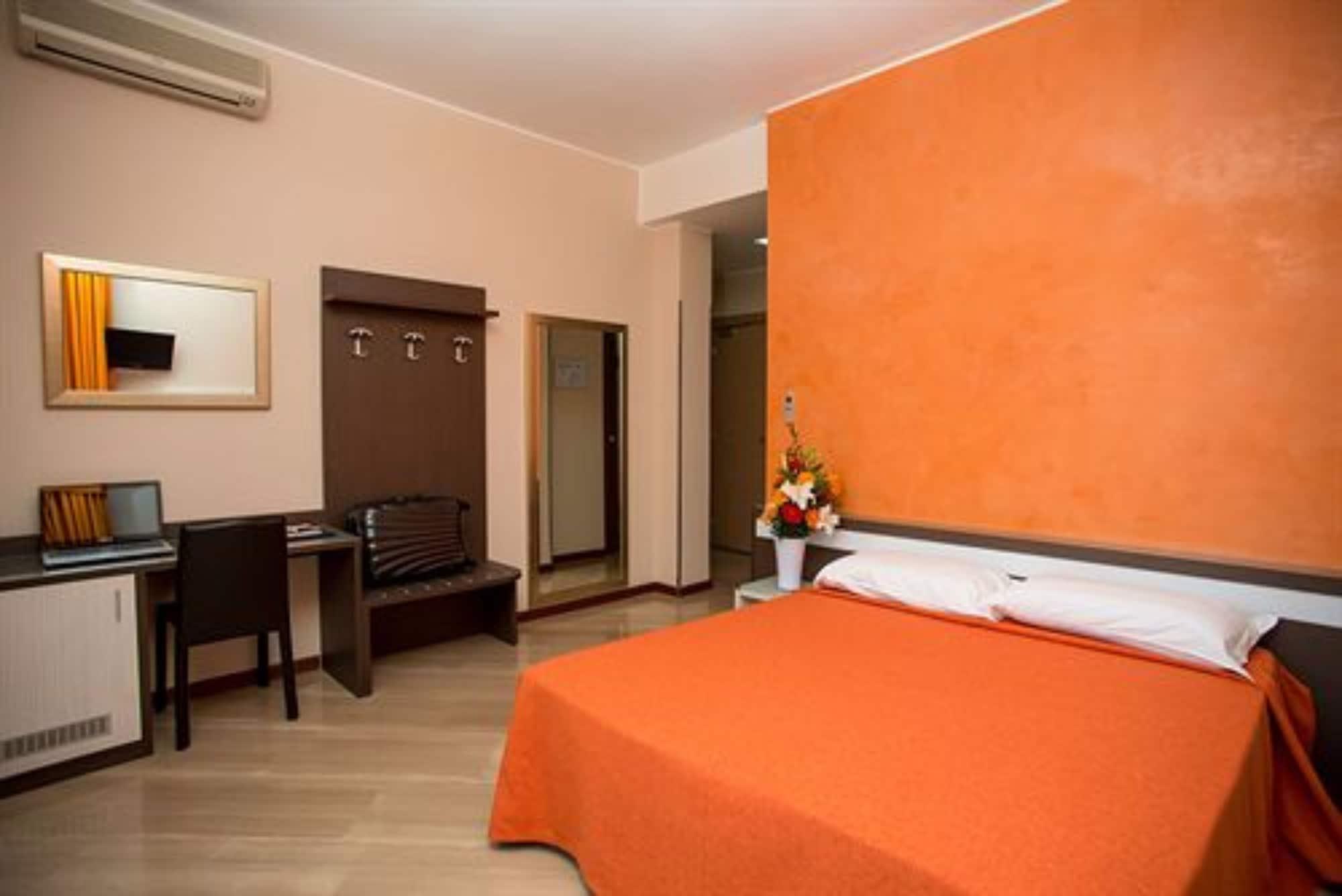 Hotel Fiera Congressi Милано Екстериор снимка
