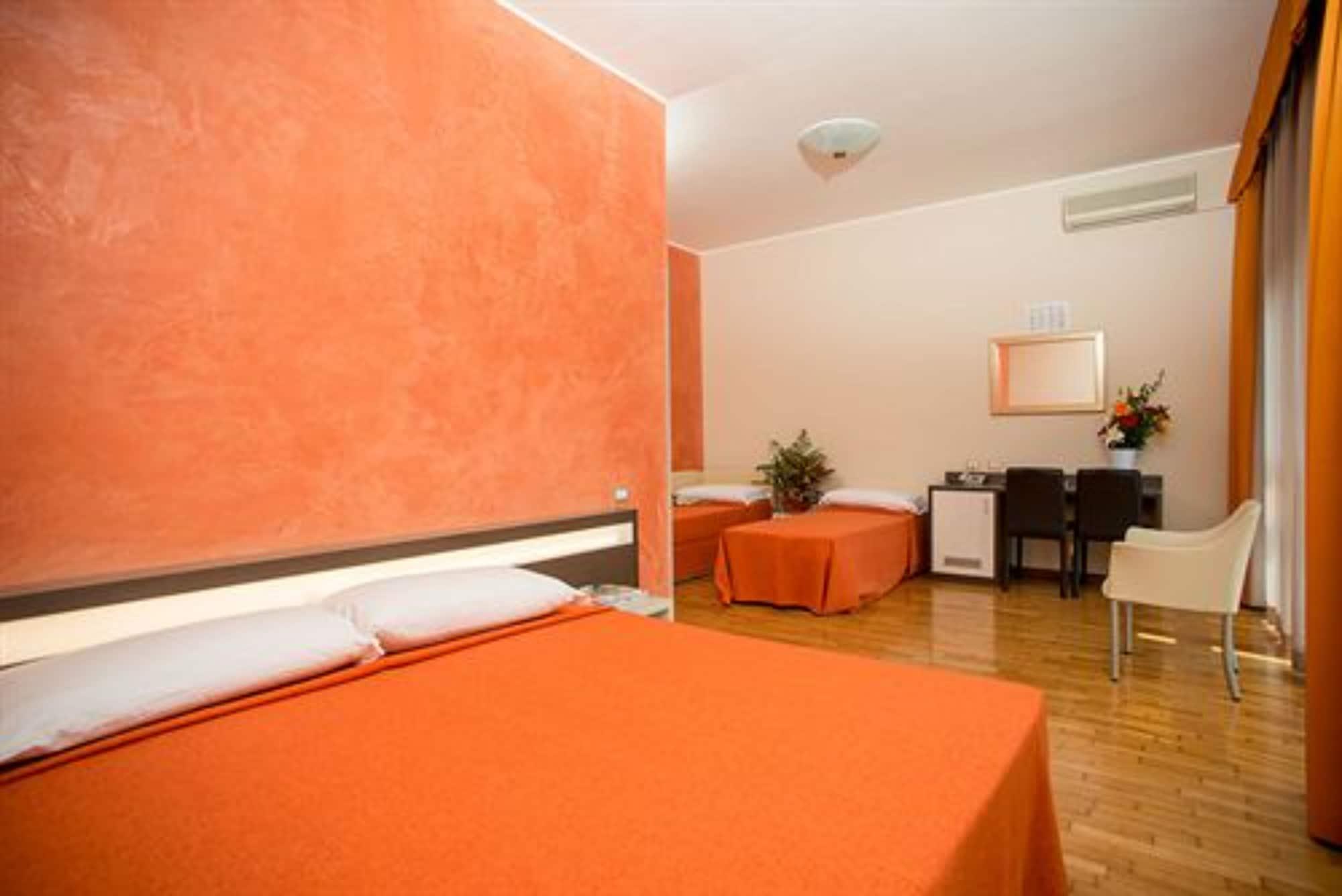Hotel Fiera Congressi Милано Екстериор снимка