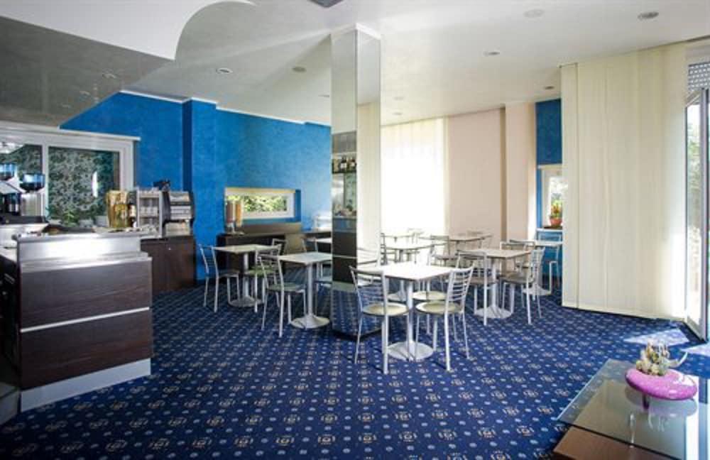Hotel Fiera Congressi Милано Екстериор снимка