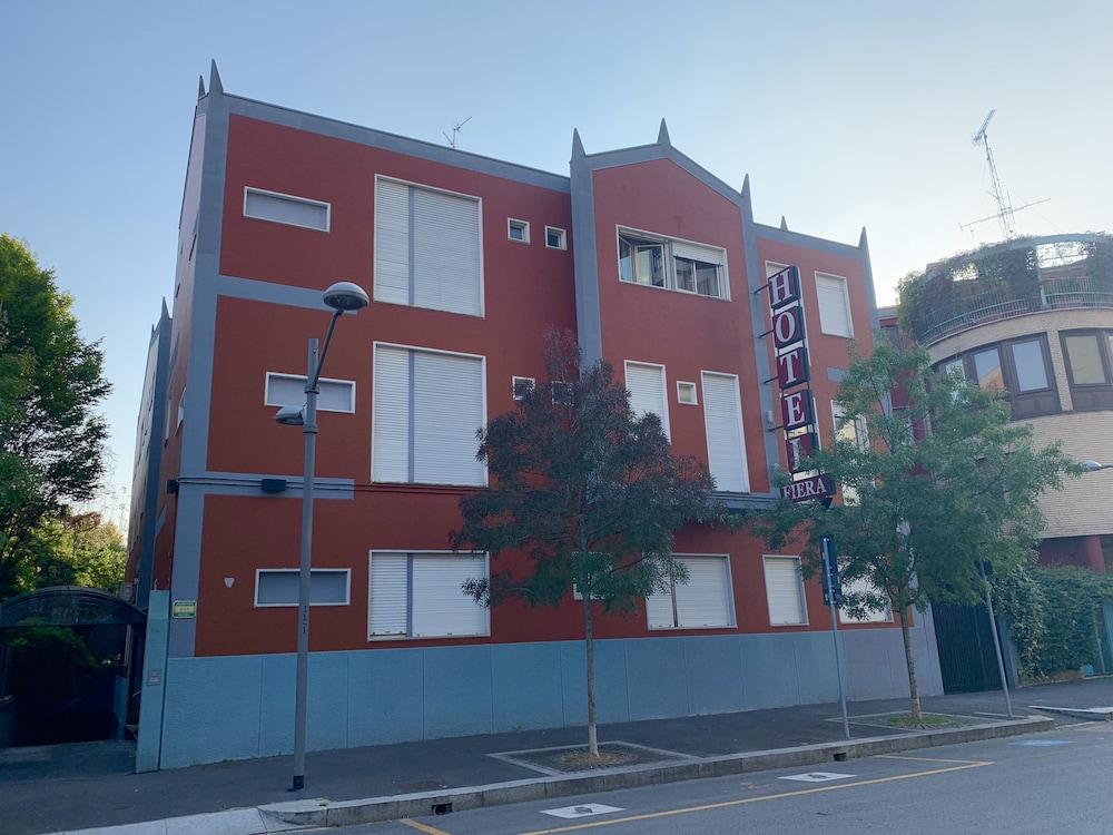 Hotel Fiera Congressi Милано Екстериор снимка