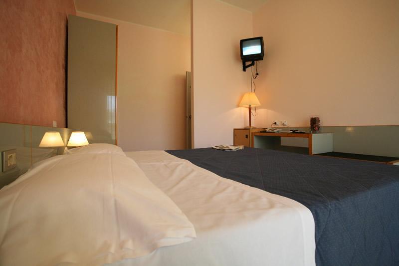 Hotel Fiera Congressi Милано Екстериор снимка